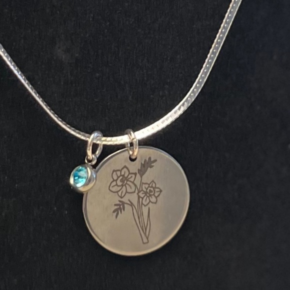 NWT - Birth Flower Necklace with Birth Month Charm - Picture 7 of 12
